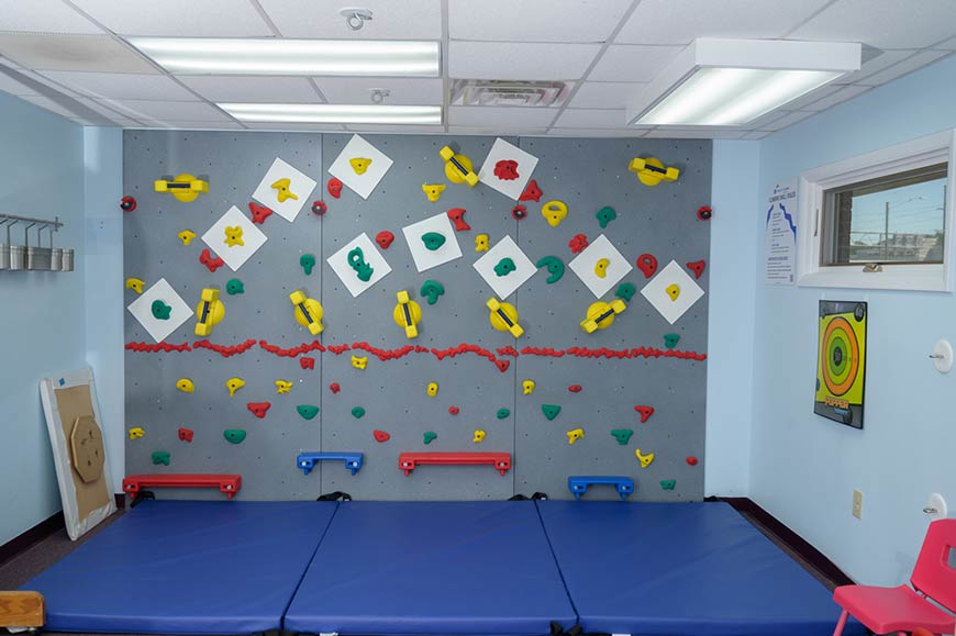 Photo of Fayetteville therapy area with rock climbing wall